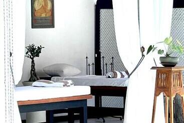 هتل D  Art Villa Retreat And Spa