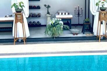 هتل D  Art Villa Retreat And Spa