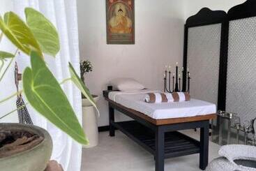 هتل D  Art Villa Retreat And Spa