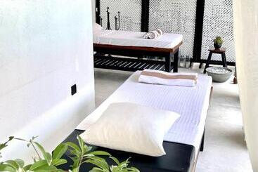 هتل D  Art Villa Retreat And Spa