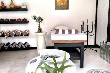 هتل D  Art Villa Retreat And Spa