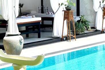 هتل D  Art Villa Retreat And Spa