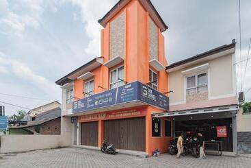 هتل Koolkost Near Stikes Cirebon
