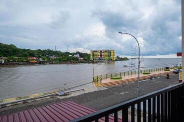 هتل Reddoorz Plus At Lovina Inn Tonrangeng River Side