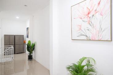 هتل Reddoorz Plus At Lovina Inn Tonrangeng River Side