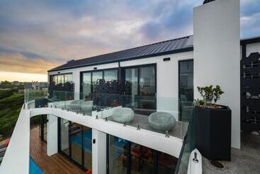 پانسیون Boutique Ocean Views   Incorporating Wendy S