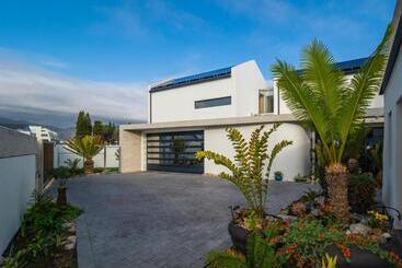 پانسیون Boutique Ocean Views   Incorporating Wendy S