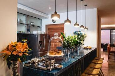 پانسیون Boutique Ocean Views   Incorporating Wendy S