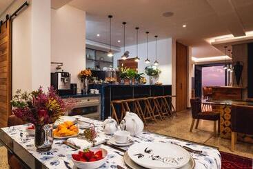 پانسیون Boutique Ocean Views   Incorporating Wendy S