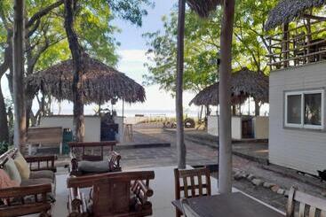 پانسیون Popoyo Surfcamp