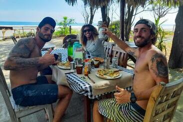 پانسیون Popoyo Surfcamp