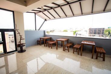 هاستل Kayong S Inn