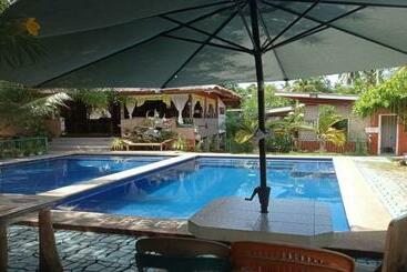 تختخواب و صبحانه Yong Homes