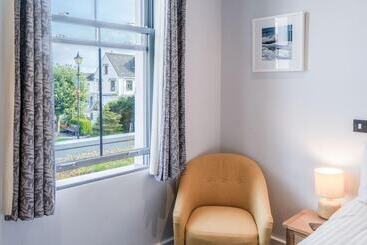 هتل Ocean Cabins @ The Square   Saundersfoot