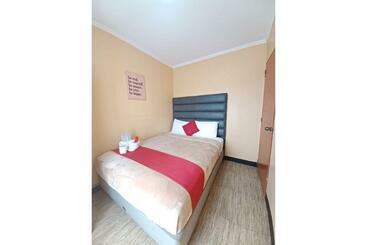 酒店 Oyo 908 Silverio Suites