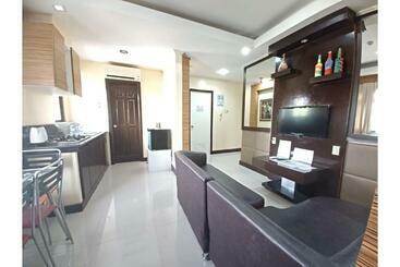 酒店 Oyo 908 Silverio Suites