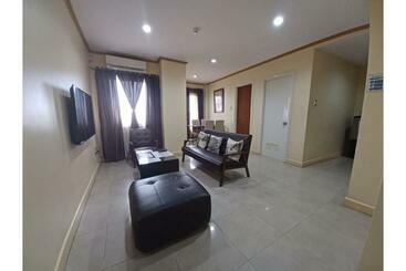 酒店 Oyo 908 Silverio Suites