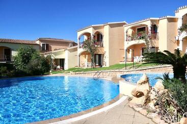 Residence Con Piscina A Badesi, Appartamenti Con Wifi E A.c