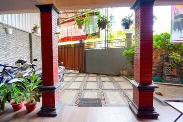 هتل Tutus Homestay Syariah Redpartner