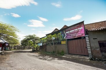 هتل Tutus Homestay Syariah Redpartner