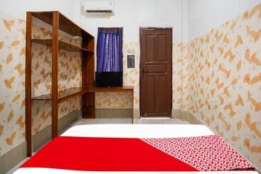 هتل Tutus Homestay Syariah Redpartner