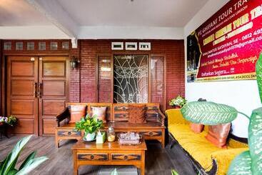 هتل Tutus Homestay Syariah Redpartner