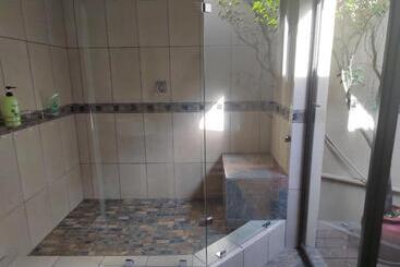 پانسیون Crayfish Creek Guest House