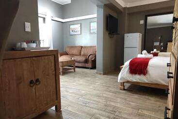 پانسیون Crayfish Creek Guest House