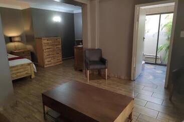 پانسیون Crayfish Creek Guest House
