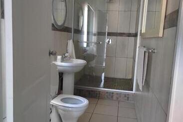پانسیون Crayfish Creek Guest House
