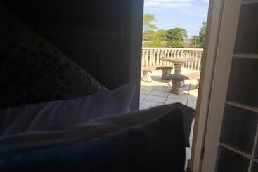 پانسیون Crayfish Creek Guest House