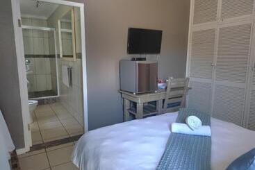 پانسیون Crayfish Creek Guest House