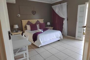 پانسیون Crayfish Creek Guest House