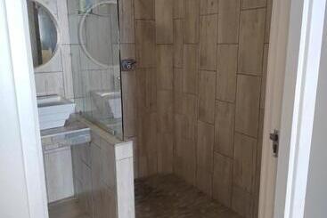 پانسیون Crayfish Creek Guest House