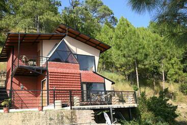 فندق Tatvam Resort