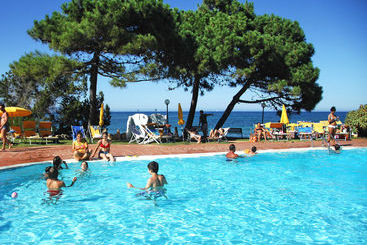 Bungalow Club Village