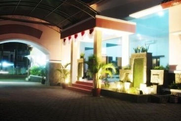 هتل Atrium Resort &