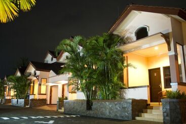 هتل Atrium Resort &