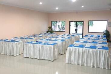 هتل Atrium Resort &