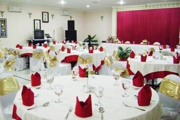 هتل Atrium Resort &