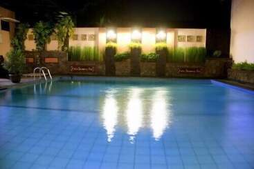 هتل Atrium Resort &