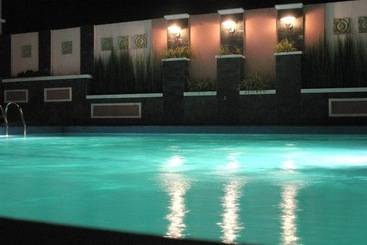 هتل Atrium Resort &