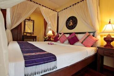 Coral Hotel Bangsaphan