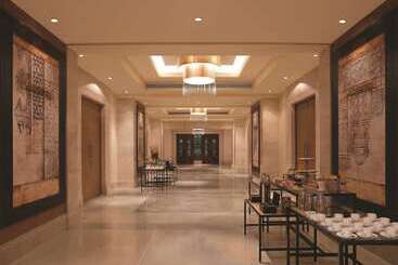 هتل Doubletree By Hilton  Agra