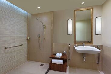 هتل Doubletree By Hilton  Agra