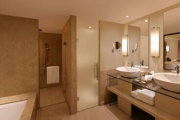 هتل Doubletree By Hilton  Agra