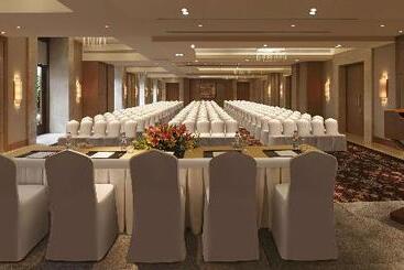 هتل Doubletree By Hilton  Agra