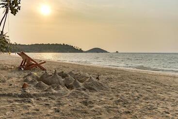هتل Good Time Sports Village Koh Mak