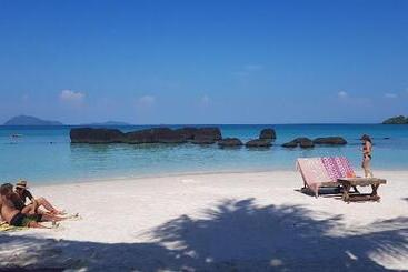 هتل Good Time Sports Village Koh Mak