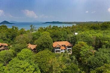 هتل Good Time Sports Village Koh Mak